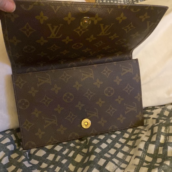 Vintage classic monogram bi fold Louis Vuitton clutch 6”x9.5”x2” - Picture 2 of 7